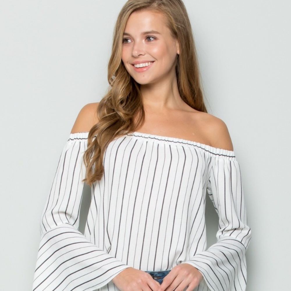 Bell sleeve top black and white - Picture 4 of 7